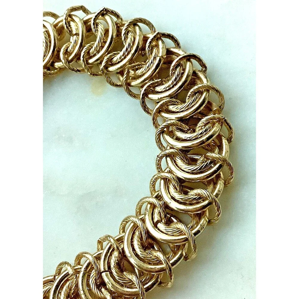 Monet vertebrae chainmaille